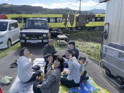 祝100周年 青空の下でお祝いだ！