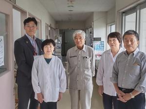 東山地域内の加工所視察の様子