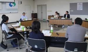 花泉地域内の市民との懇談の様子1