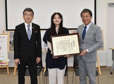 中央が駒形あい氏