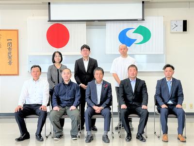 花泉地域内の事業（承継）者との懇談の様子