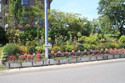 吉田集落公民館の花壇