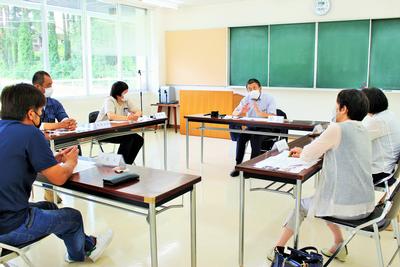 地域で活躍する若者・女性との懇談-1