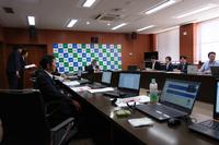 活発な意見交換が行われている会議風景1