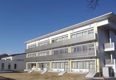 東山中学校外観2